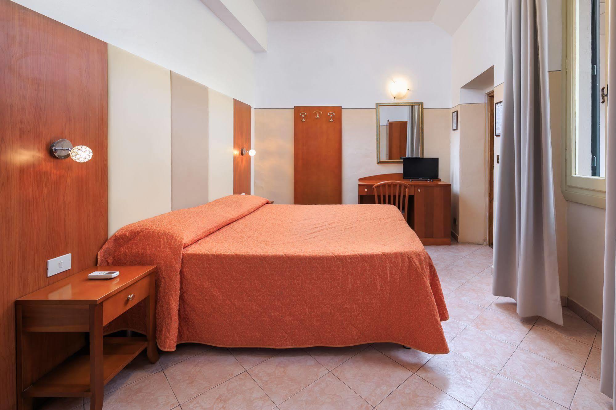 Hotel Arno Bellariva Florence Buitenkant foto