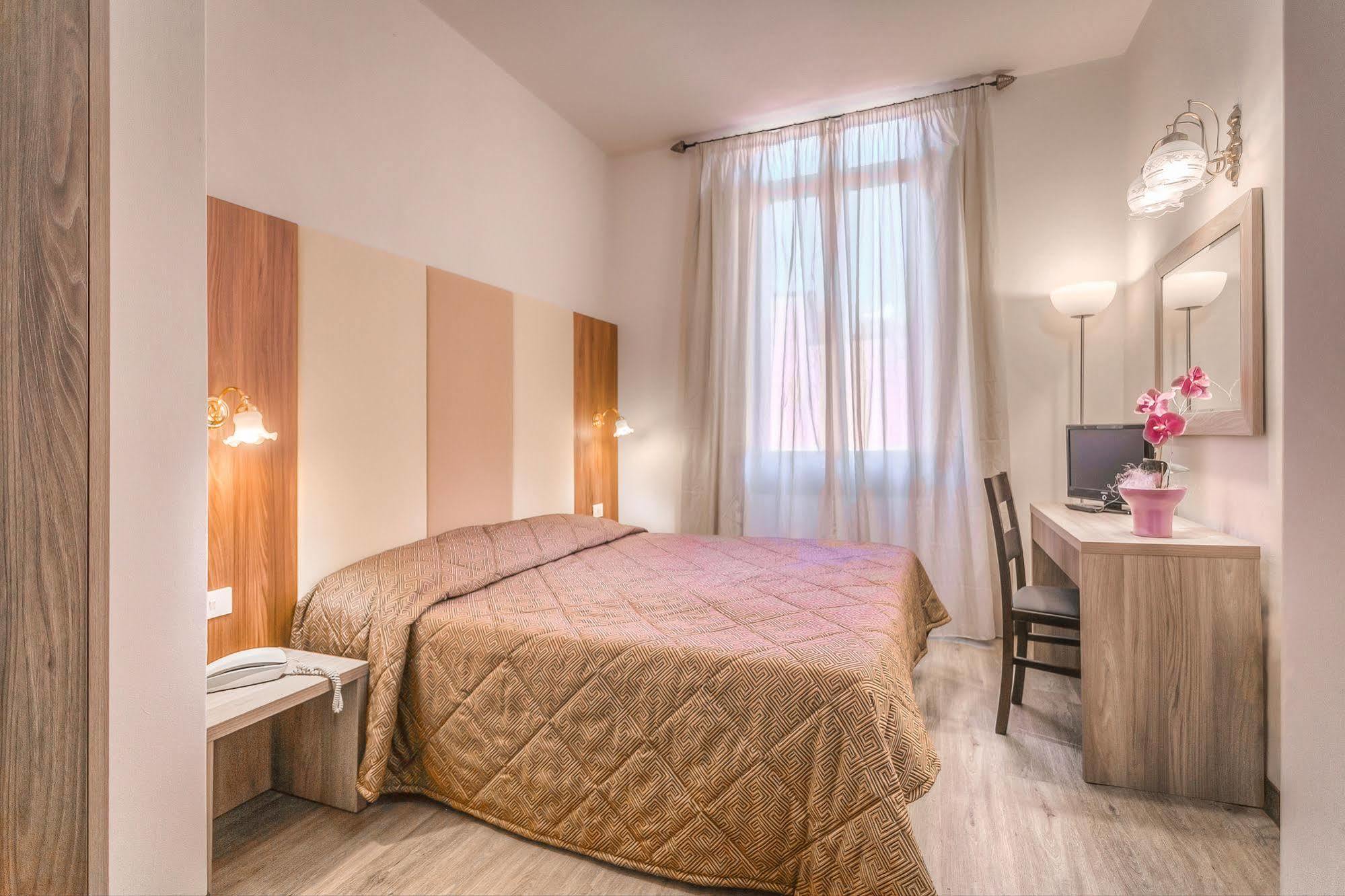 Hotel Arno Bellariva Florence Buitenkant foto